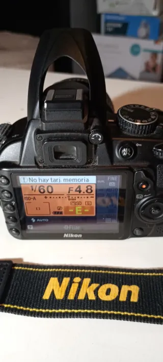 Nikon D3100 + Obiettivo 18-55mm VR + caricatore + custodia