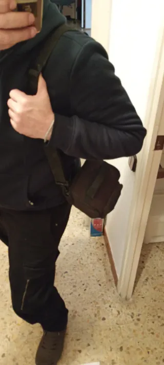 Nikon D3100 + Obiettivo 18-55mm VR + caricatore + custodia