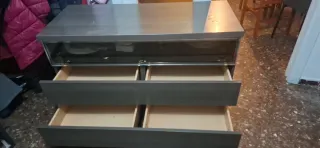 Cajonera de madera y cristal