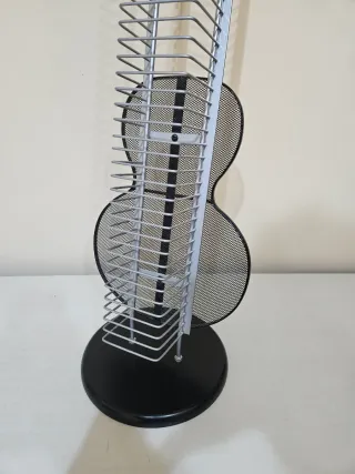 Torre para CDs con diseño de guitarra