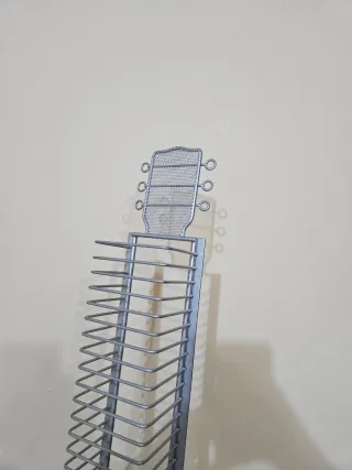 Torre para CDs con diseño de guitarra