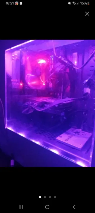 Torre de PC con luces LED moradas