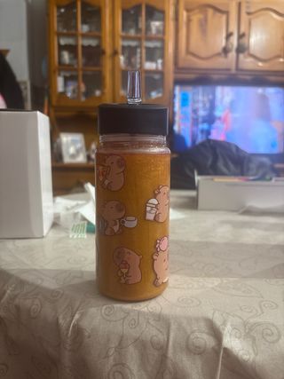 Botella globonieve y capibaras