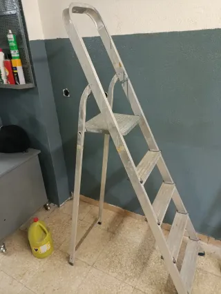 Escalera 5 peldaños aluminio