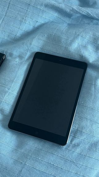 iPad mini (modelo A1432) + funda teclado logitech