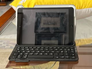 iPad mini (modelo A1432) + funda teclado logitech