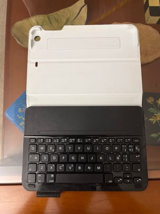 iPad mini (modelo A1432) + funda teclado logitech