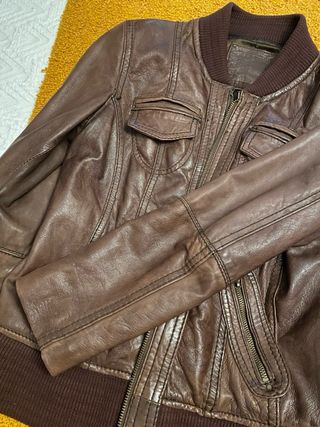 Chaqueta de cuero marrón mujer