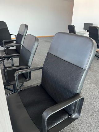 Silla de oficina negra