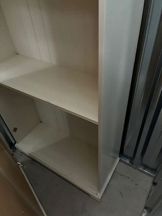 Vetrina Ikea Bianca in Legno con Ripiani e Ante