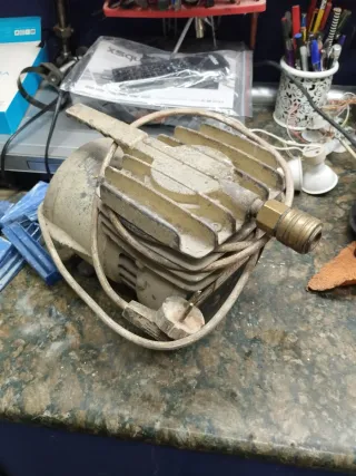 Compresor pequeño antiguo