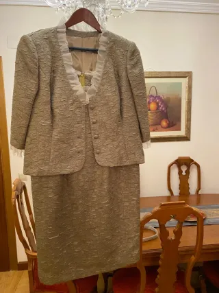 Exclusivo vestido y chaqueta hecho a mano de seda