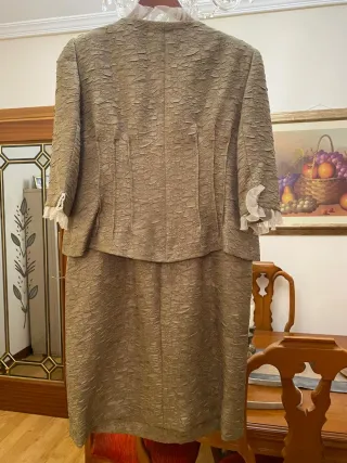 Exclusivo vestido y chaqueta hecho a mano de seda