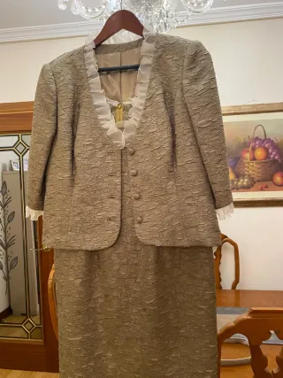 Exclusivo vestido y chaqueta hecho a mano de seda