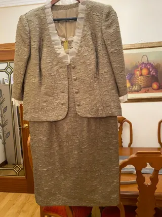 Exclusivo vestido y chaqueta hecho a mano de seda