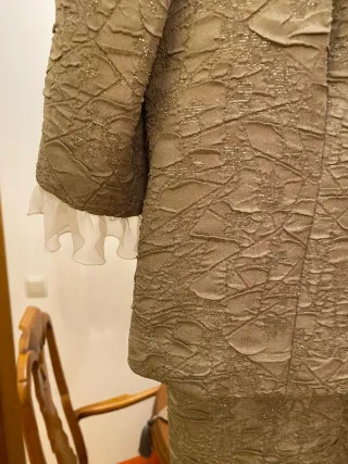 Exclusivo vestido y chaqueta hecho a mano de seda