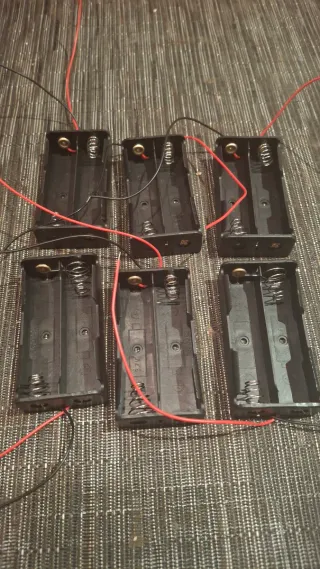 6 Portapilas con Cable Pelado