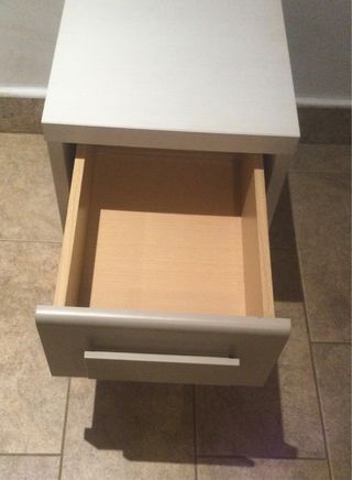 Cajonera infantil beige y marrón