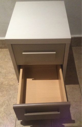 Cajonera infantil beige y marrón