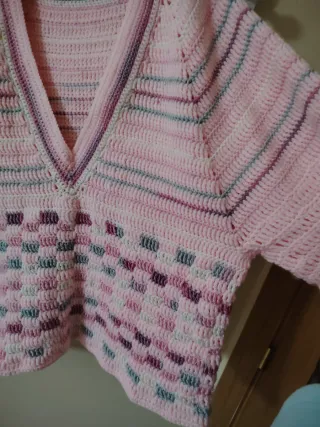 Jersey tejido a mano rosa y gris