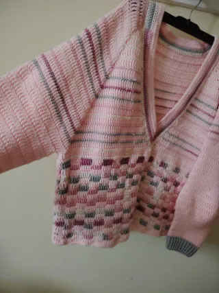 Jersey tejido a mano rosa y gris