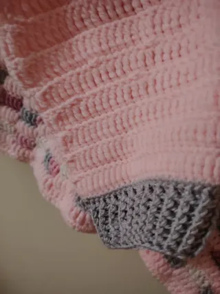 Jersey tejido a mano rosa y gris