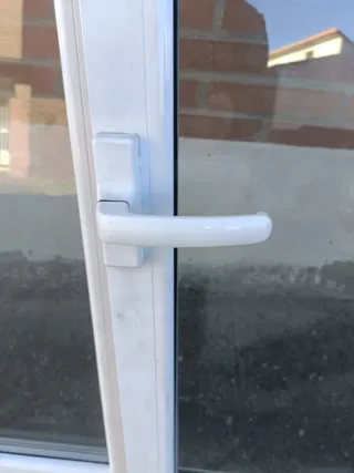 Marco de ventana blanco