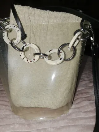 Bolso Beige con Cadena Multicolor