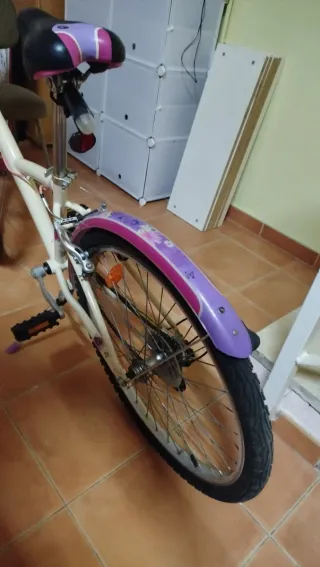 Bicicleta Paseo Btwin Blanca y Rosa