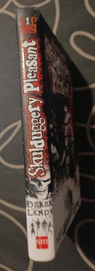 Detective Esqueleto - Derek Landy (Tapa Dura)