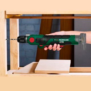 ATORNILLADOR INCLINABLE DE IMPACTO BATERÍA