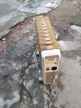 Radiador de aceite beige y gris