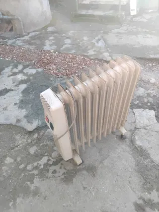 Radiador de aceite beige y gris