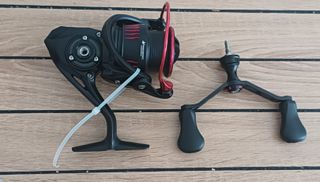 Carrete Pesca Spinning KINGDOM Negro/Rojo