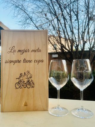 Copas grabadas con caja de madera personalizada