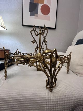 Lámpara de techo dorada con cristales