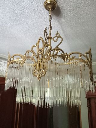 Lámpara de techo dorada con cristales