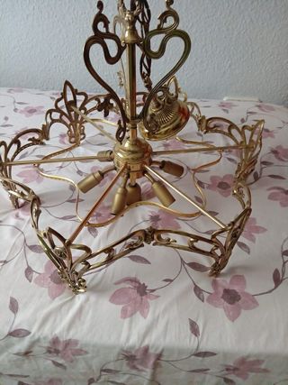 Lámpara de techo dorada con cristales