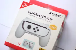 Controller Grip Mandos para Joy-Con.
