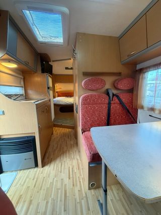 Autocaravana cama Isla 90.000km aire 4 plazas