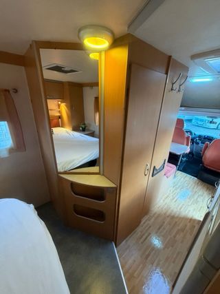 Autocaravana cama Isla 90.000km aire 4 plazas