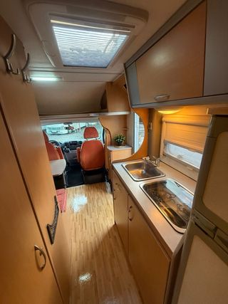 Autocaravana cama Isla 90.000km aire 4 plazas