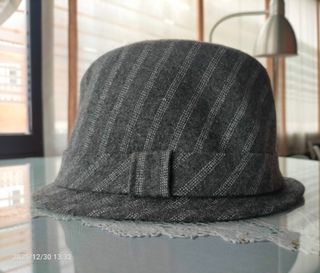 Sombrero de fieltro rojo