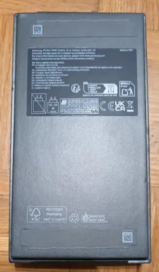 Caja Samsung Galaxy S25.