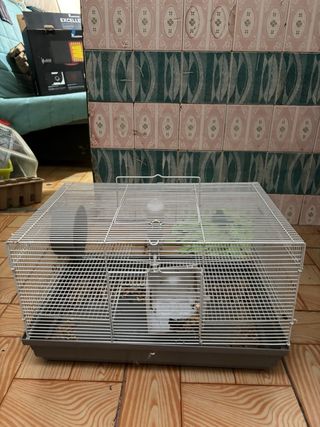 Jaula para mascotas gris y blanca