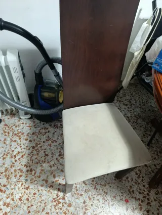 Mesa de comedor de madera