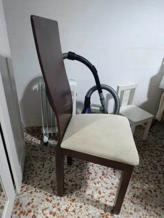 Mesa de comedor de madera