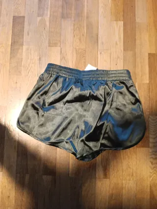 Pantalón corto satén verde talla 38