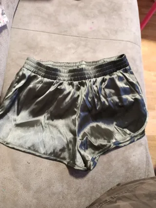 Pantalón corto satén verde talla 38