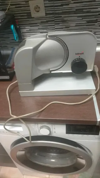 Cortadora de fiambre plateada